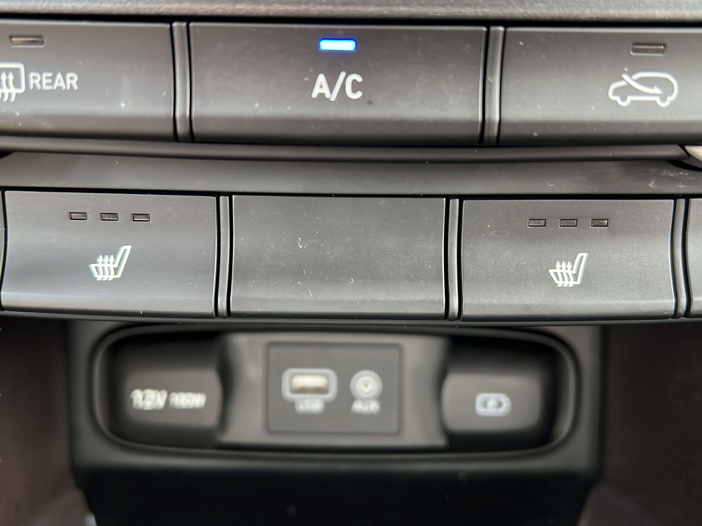 Used 2019 Hyundai Santa Fe SEL FWD image 18