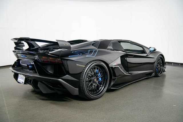 Used 2020 Lamborghini Aventador SVJ AWD/4WD image 8