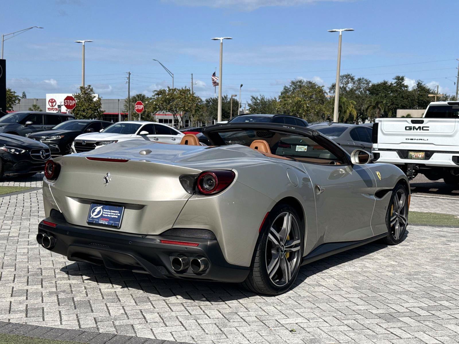 Used 2019 Ferrari Portofino RWD image 5