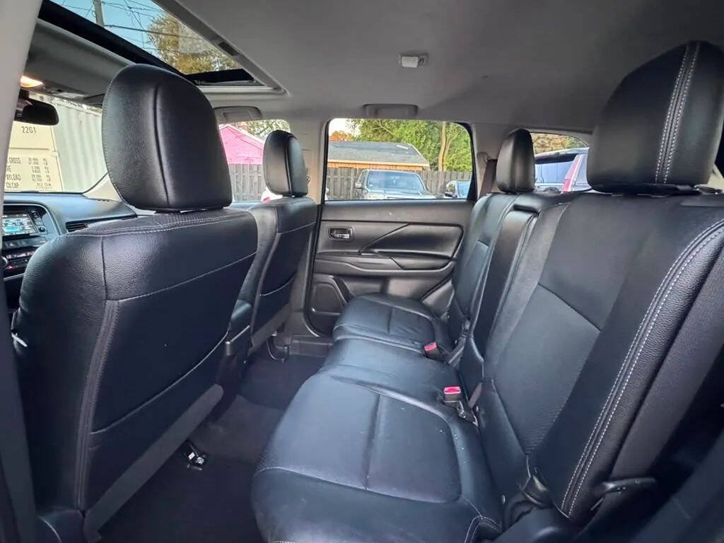 Used 2016 Mitsubishi Outlander GT AWD/4WD image 14