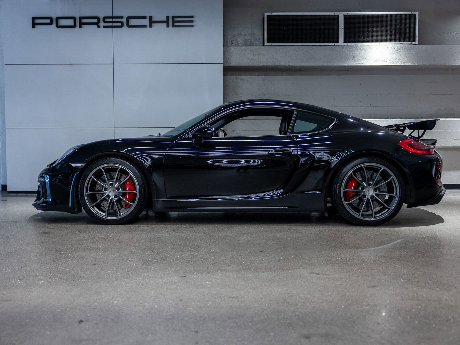 Certified 2016 Porsche Cayman GT4 RWD image 2
