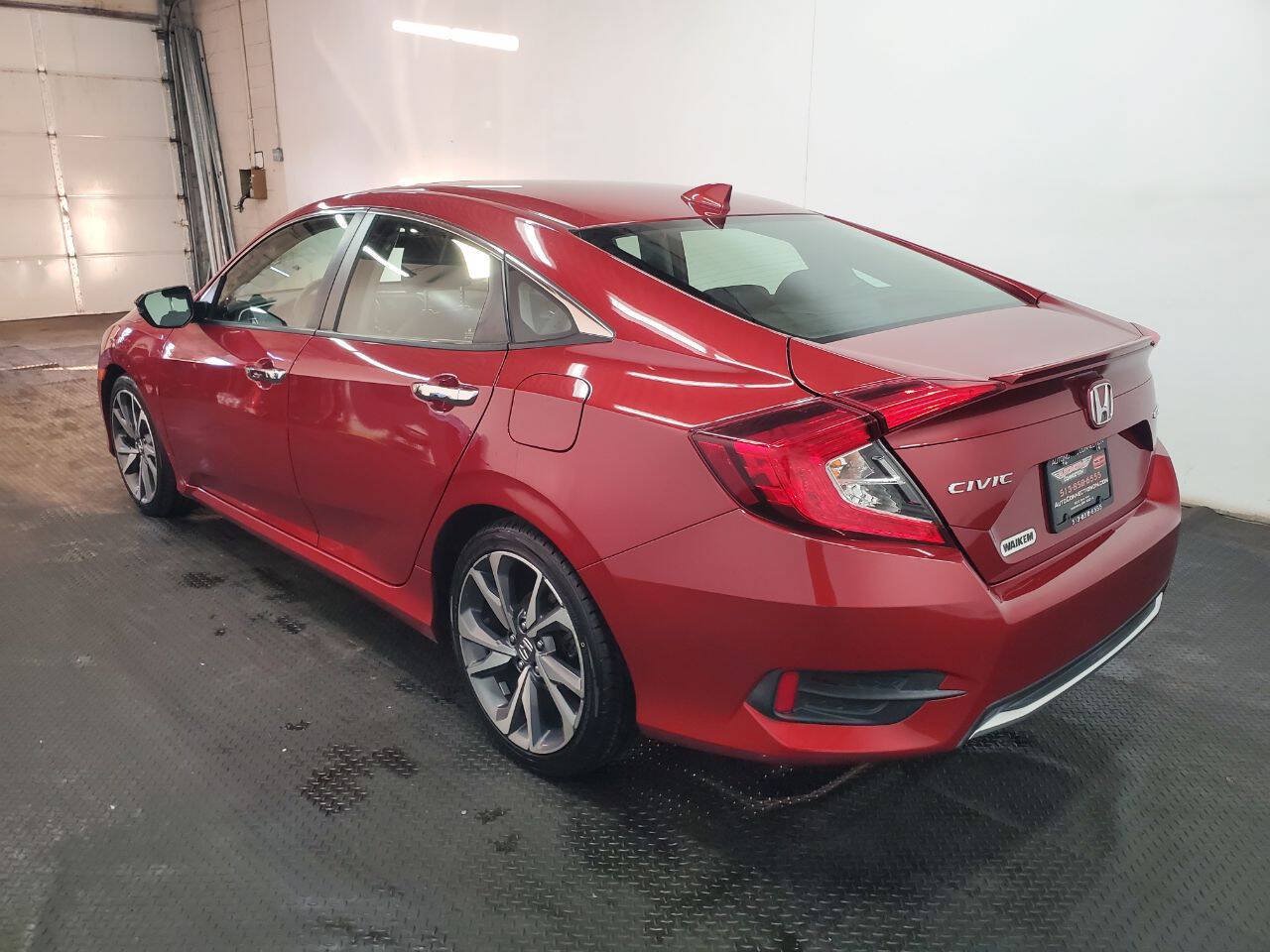 Used 2019 Honda Civic Touring image 5