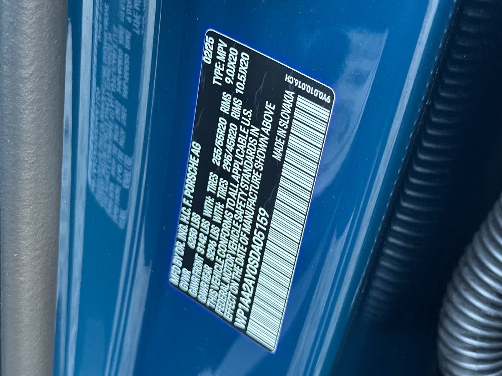 Certified 2025 Porsche Cayenne AWD/4WD image 34