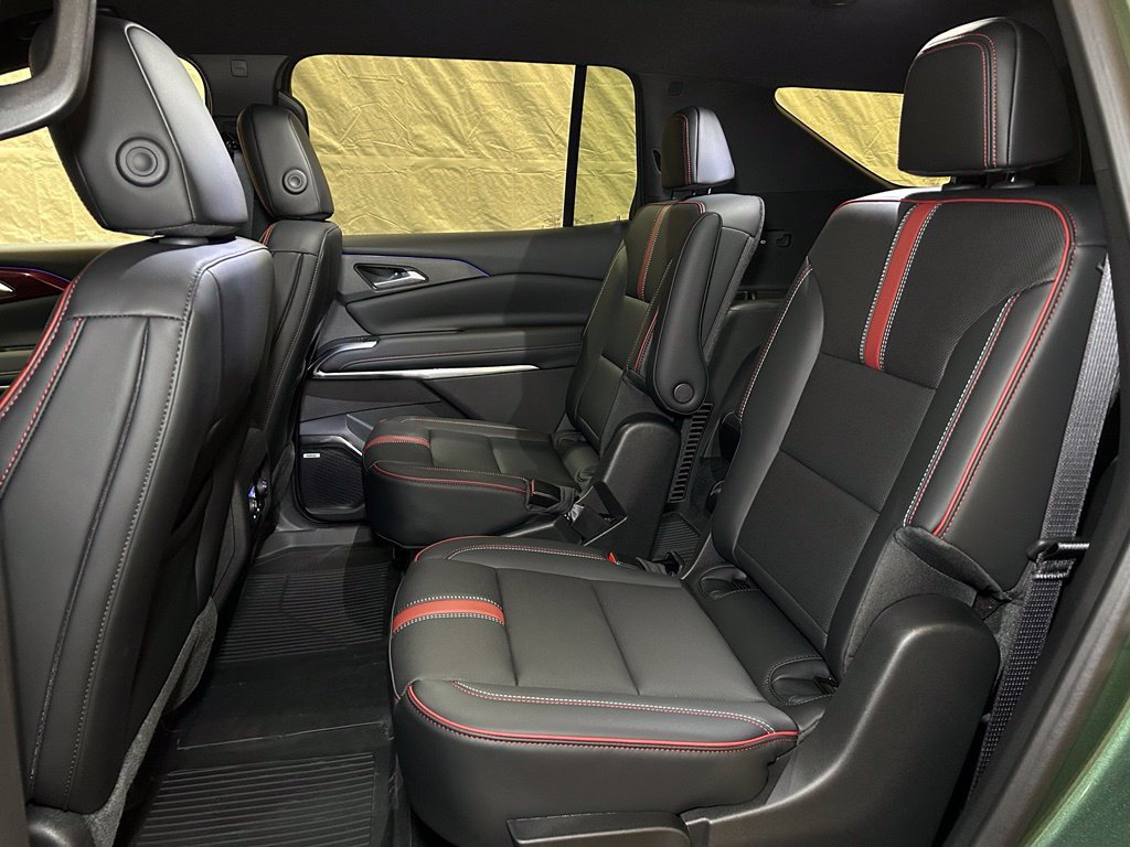New 2027 Chevrolet Traverse RS w/ LPO, Floor Liner Package AWD/4WD image 40
