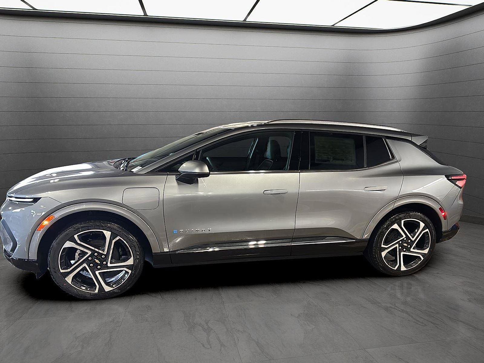 New 2026 Chevrolet Equinox EV LT image 2