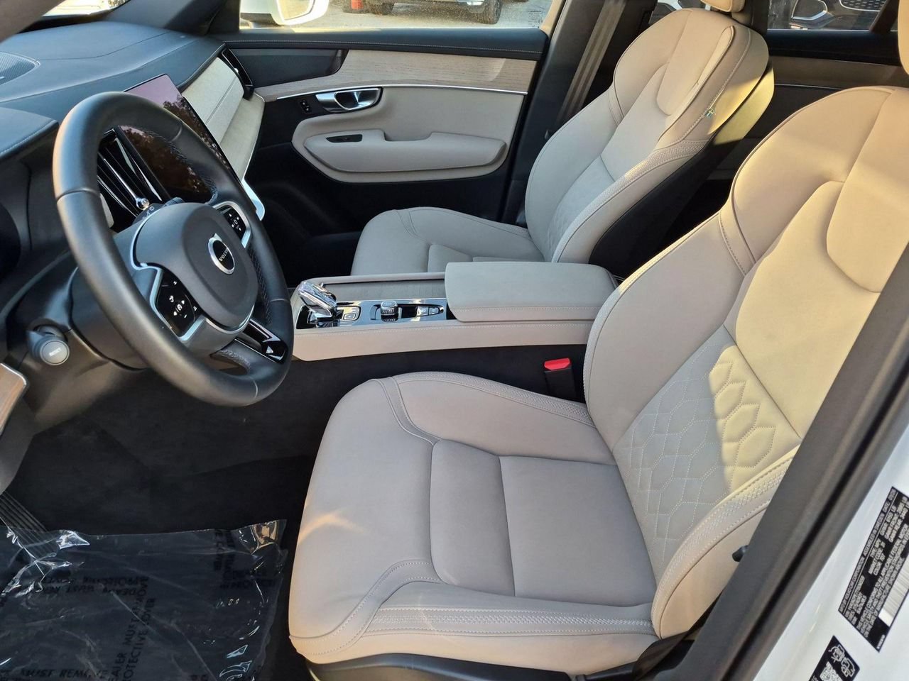 Certified 2026 Volvo XC90 B6 Plus AWD/4WD image 21
