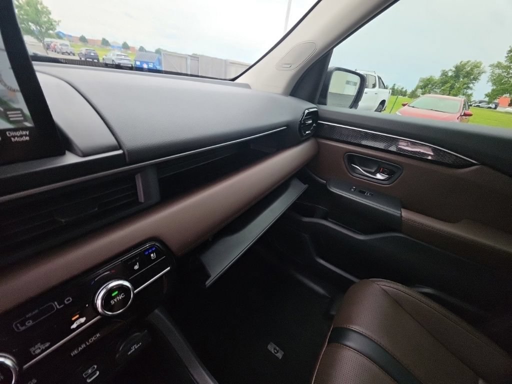 Certified 2025 Honda Pilot Elite image 23
