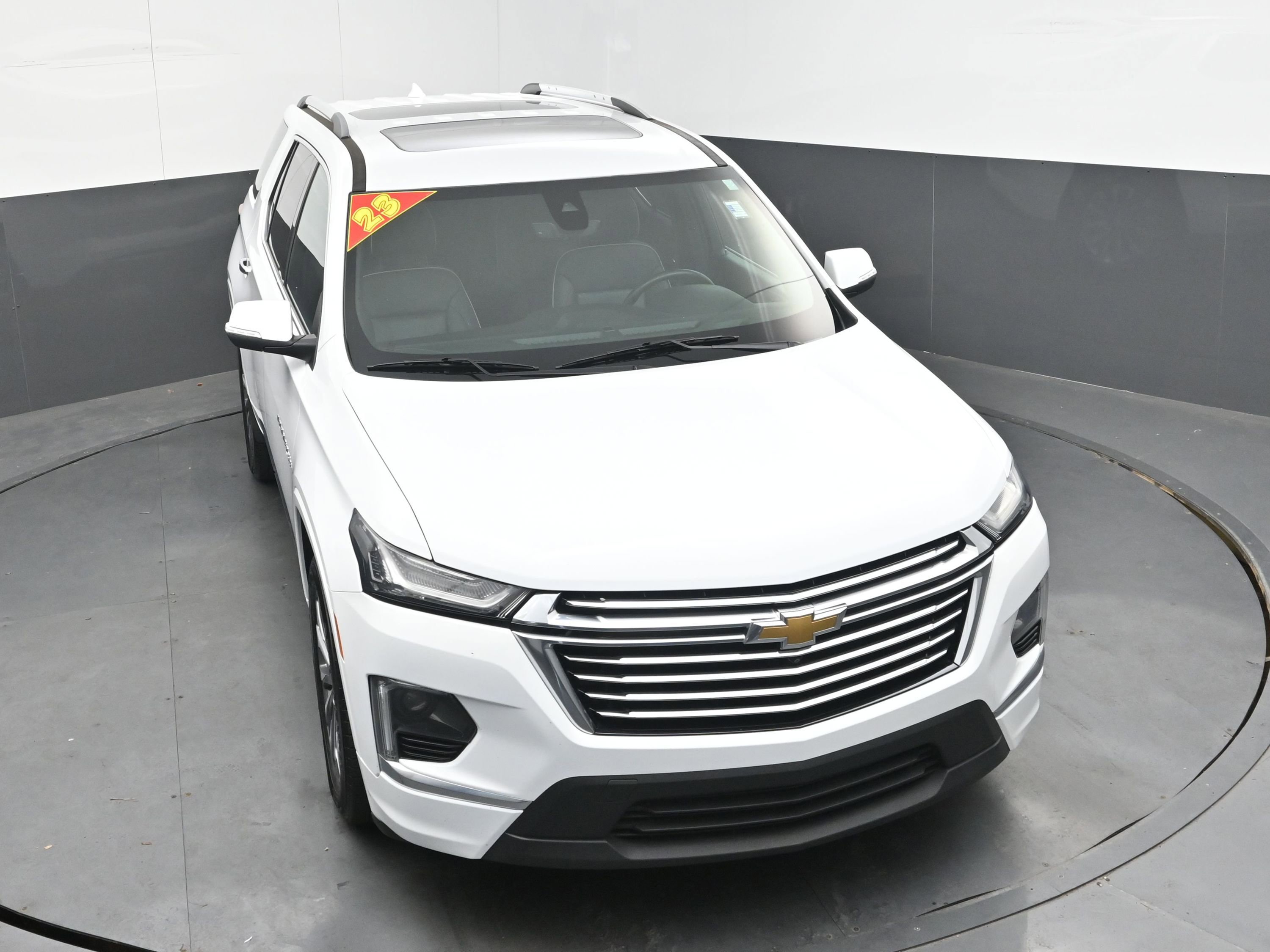 Used 2023 Chevrolet Traverse Premier image 32