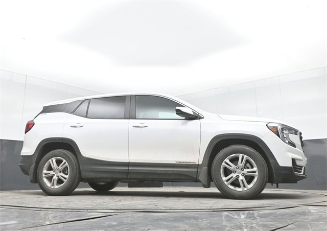 Used 2022 GMC Terrain SLE image 34