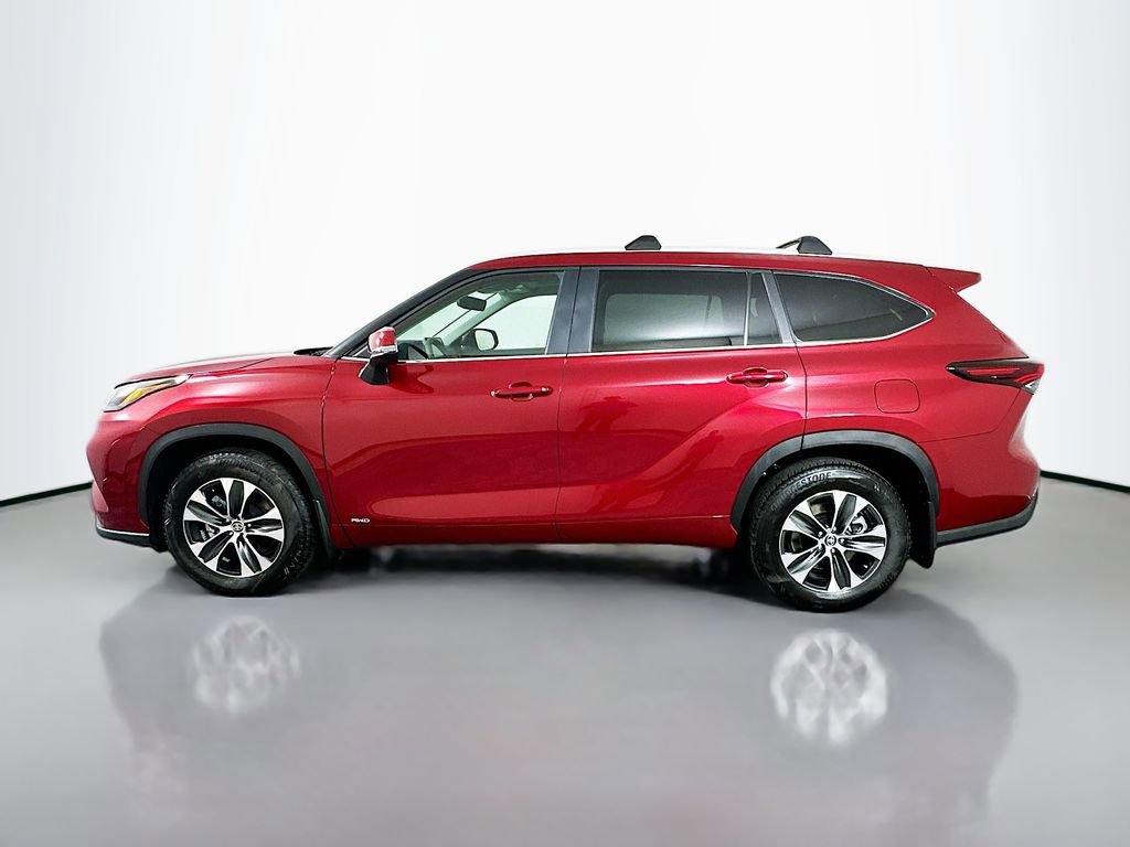 Certified 2026 Toyota Highlander XLE AWD/4WD image 8