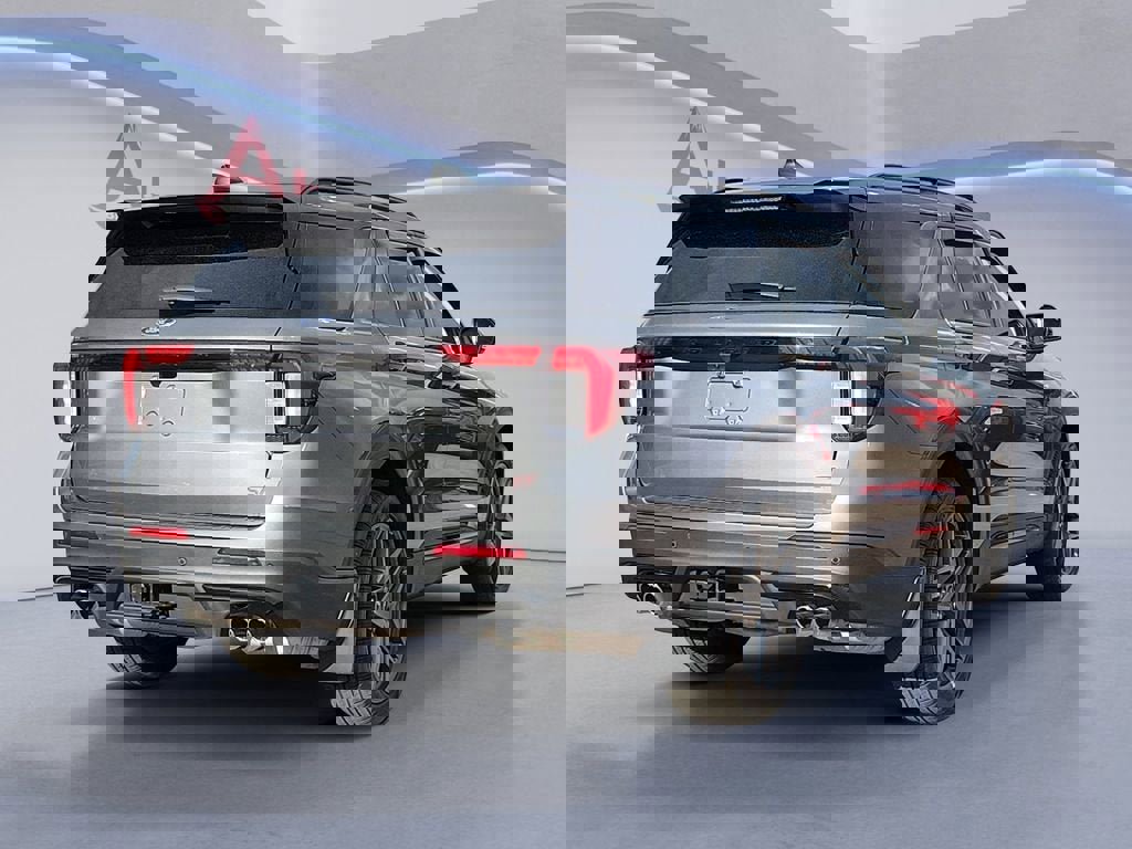 Used 2025 Ford Explorer ST image 5