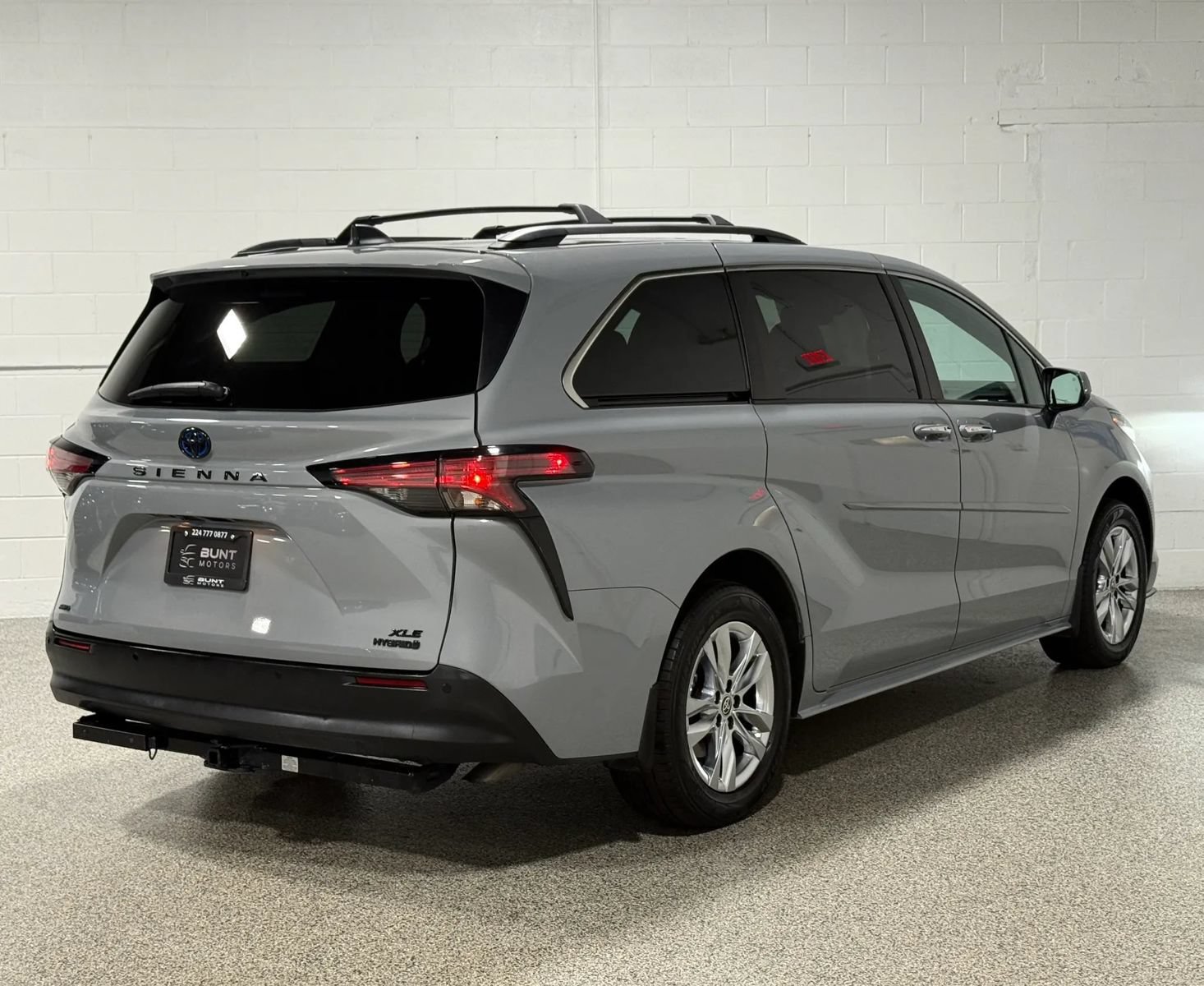 Used 2022 Toyota Sienna XLE Woodland Edition w/ Protection Package (TMS) AWD/4WD image 6