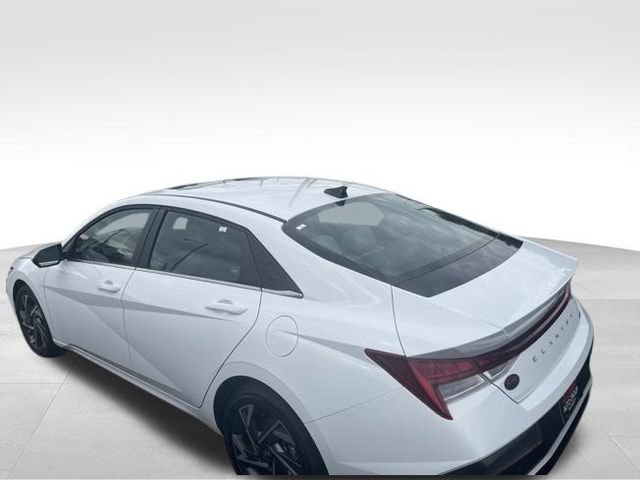 Used 2025 Hyundai Elantra Limited FWD image 7