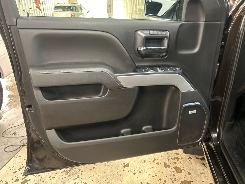 Used 2018 Chevrolet Silverado 1500 LTZ Z71 w/ LTZ Plus Package AWD/4WD image 15