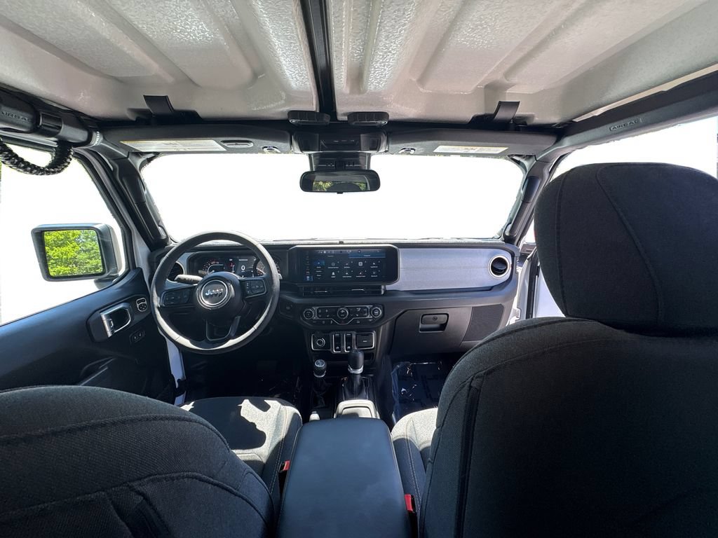 Used 2025 Jeep Wrangler Sport AWD/4WD image 13