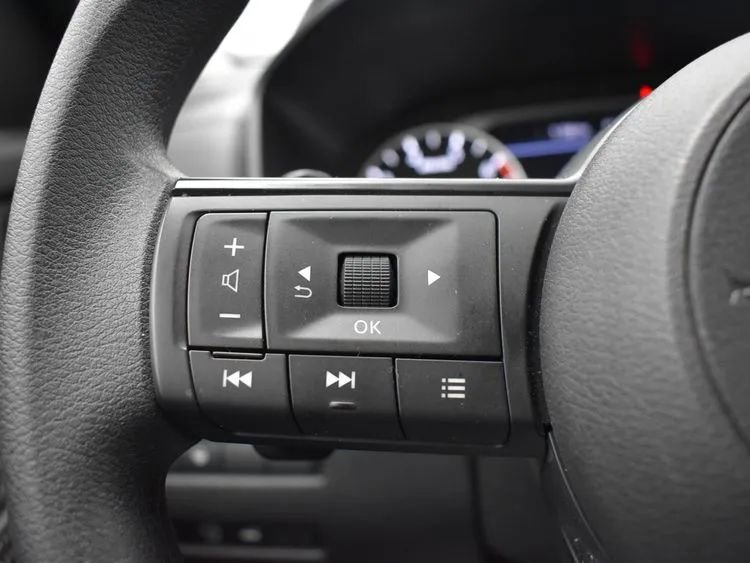 Used 2024 Nissan Rogue SV image 24
