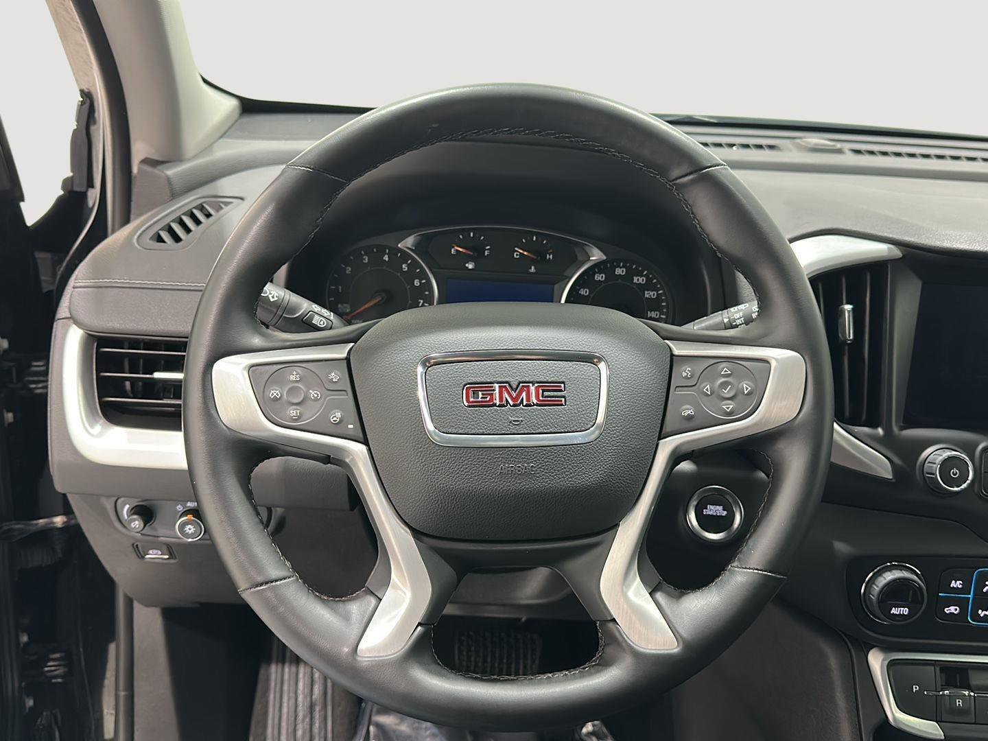 Used 2024 GMC Terrain SLT image 9