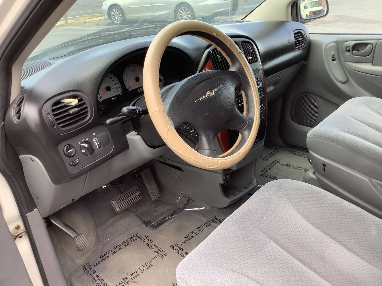 Used 2006 Chrysler Town & Country LX w/ Popular Equipment Group II FWD image 19