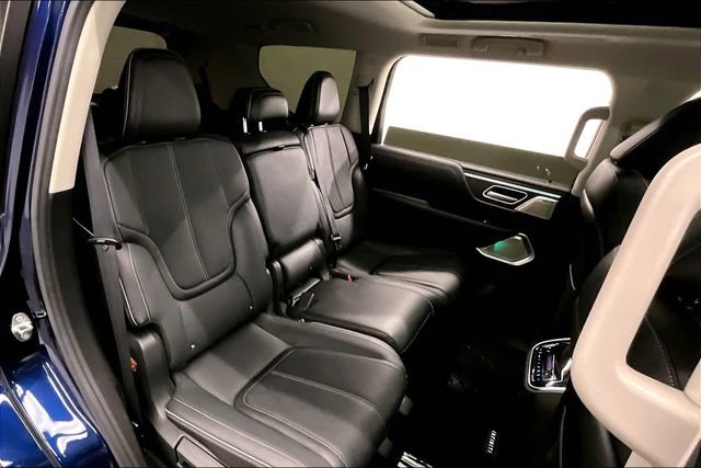 Used 2025 INFINITI QX80 Sensory image 26