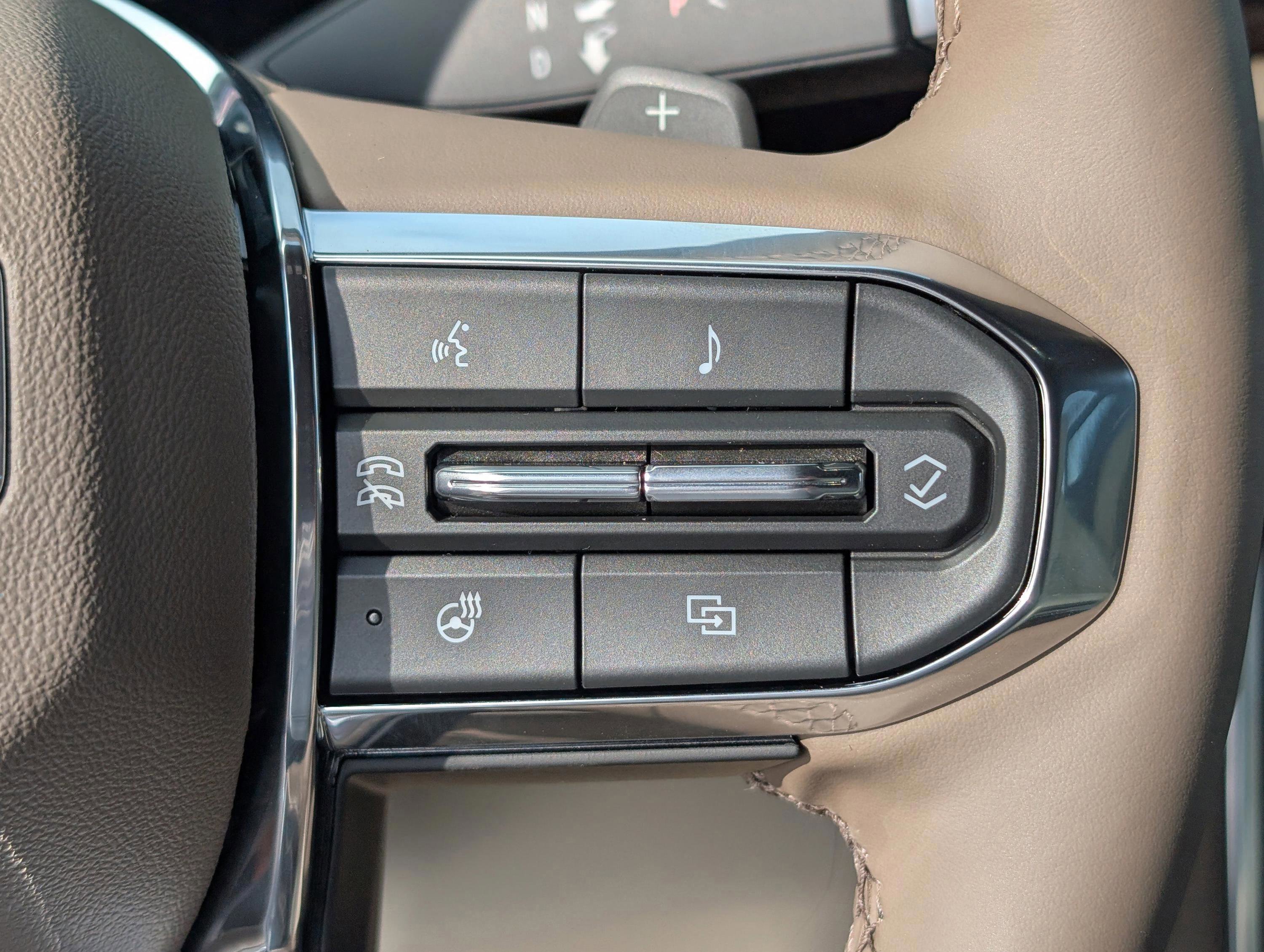 Used 2025 GMC Yukon Denali AWD/4WD image 17