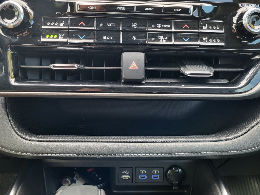 Used 2022 Toyota Highlander Limited AWD/4WD image 19