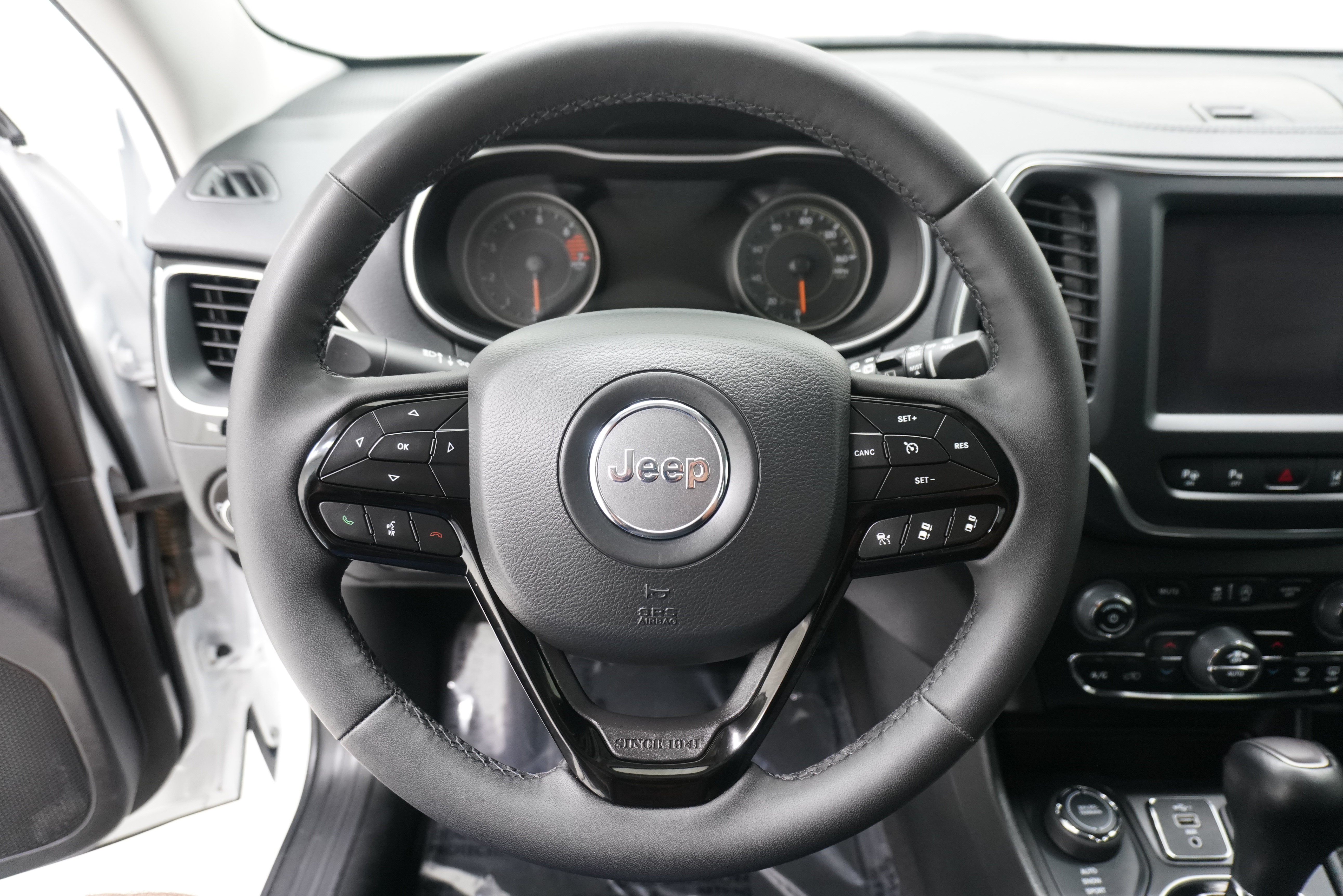 Used 2023 Jeep Cherokee Altitude Lux w/ Lux Elite Package AWD/4WD image 17