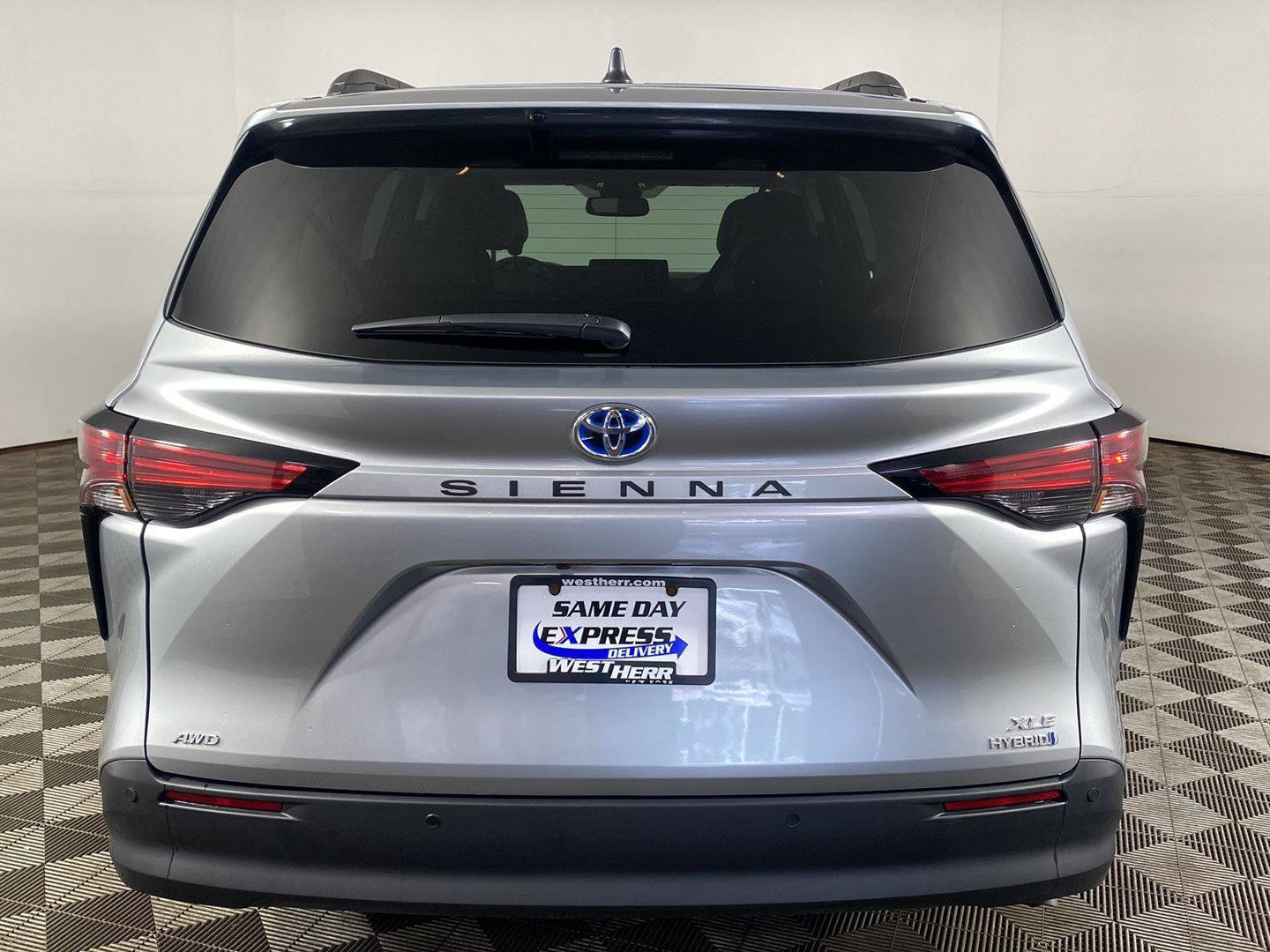 Used 2021 Toyota Sienna XLE AWD/4WD image 5