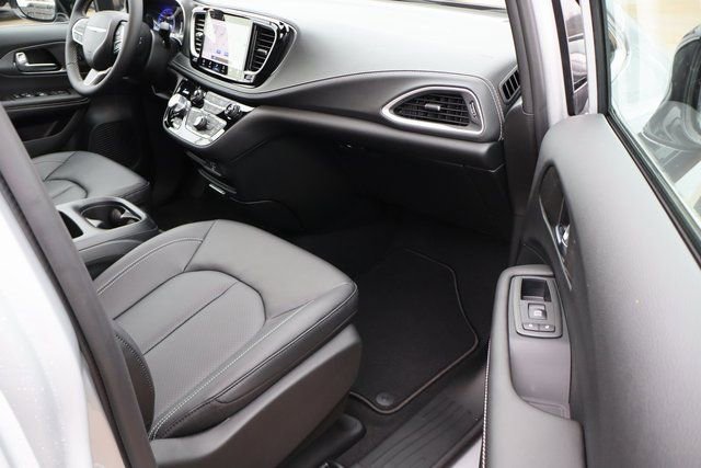 New 2026 Chrysler Pacifica Select FWD image 50