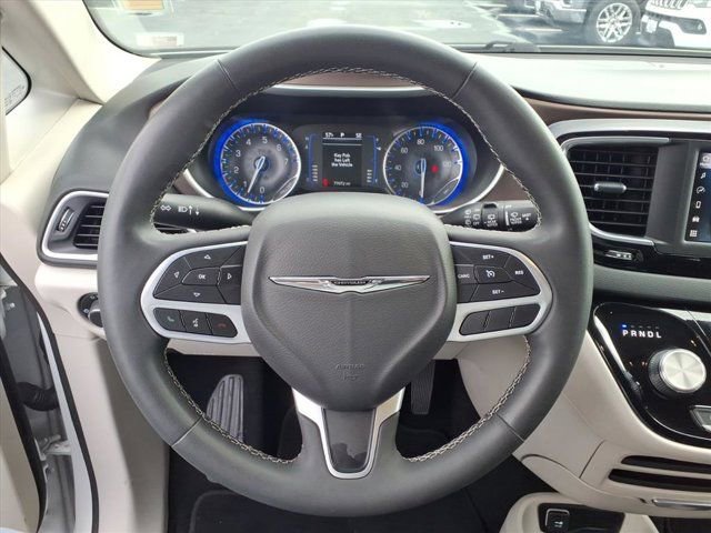 Used 2023 Chrysler Voyager LX image 18