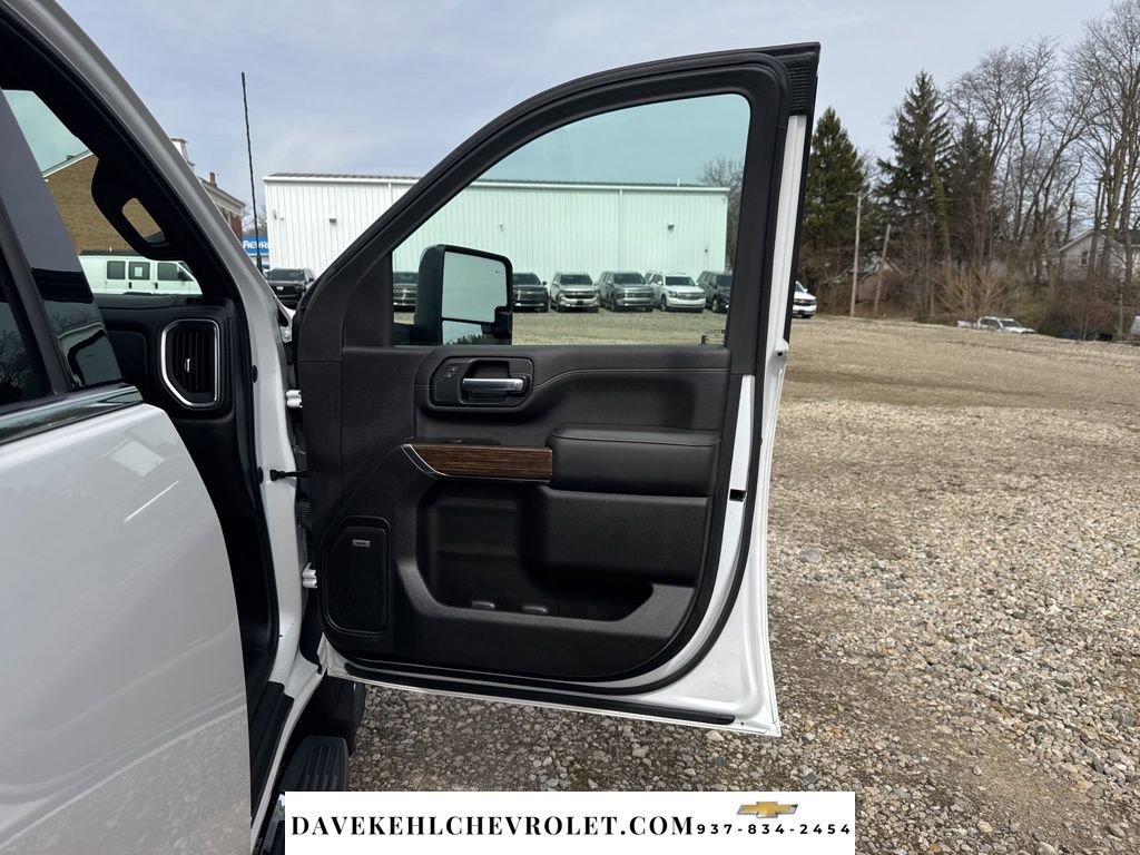 Used 2022 Chevrolet Silverado 3500 High Country w/ Safety Package II image 32
