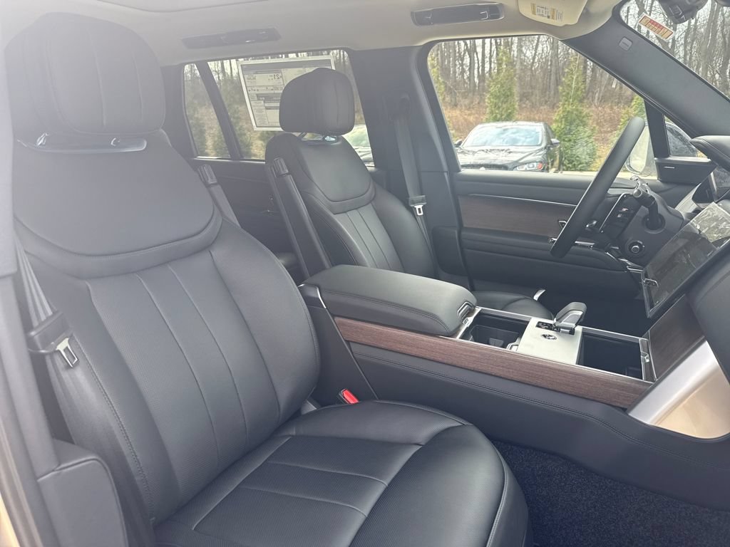 New 2026 Land Rover Range Rover Long Wheelbase SE AWD/4WD image 16