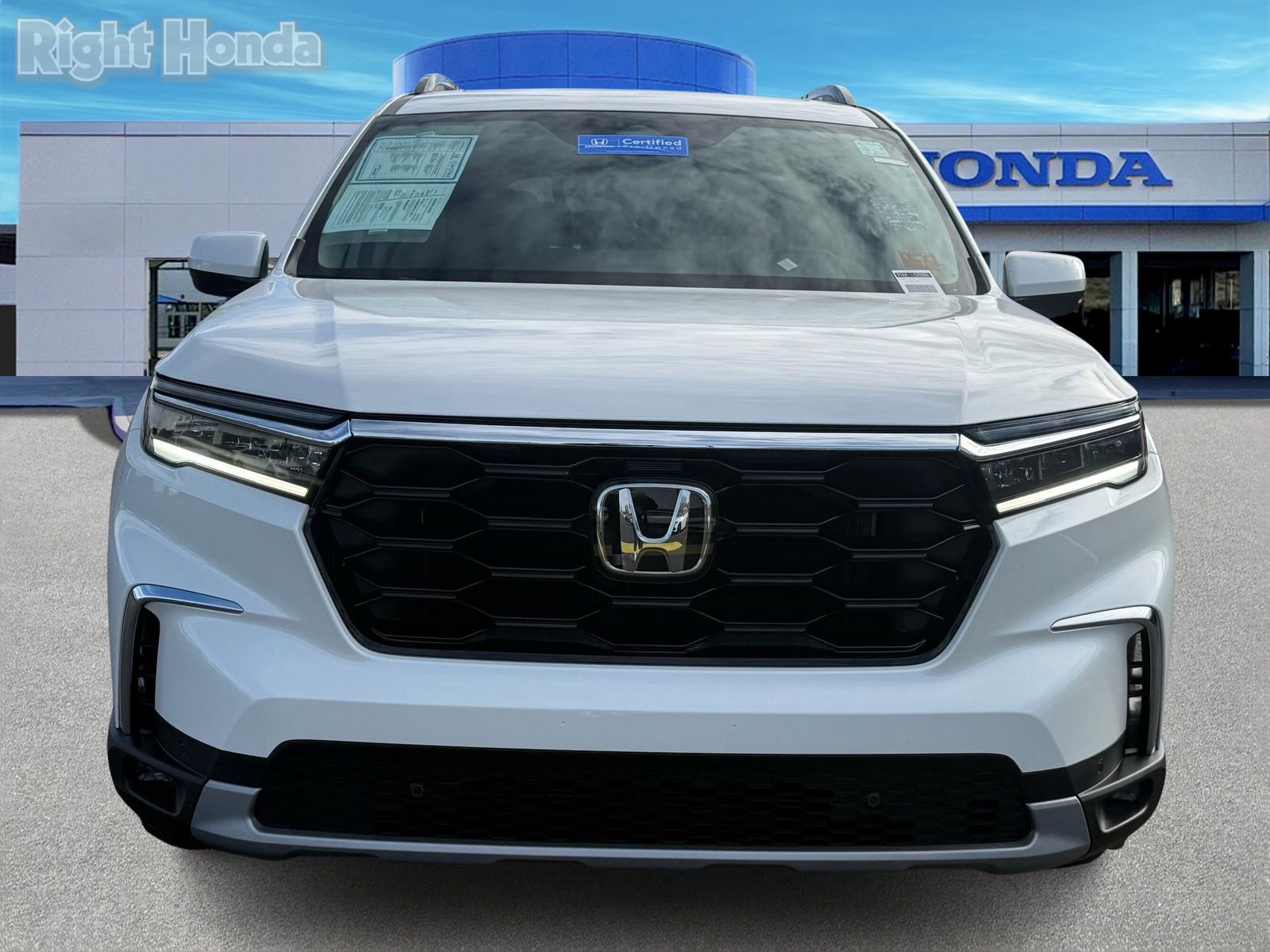 Certified 2025 Honda Pilot Touring image 6