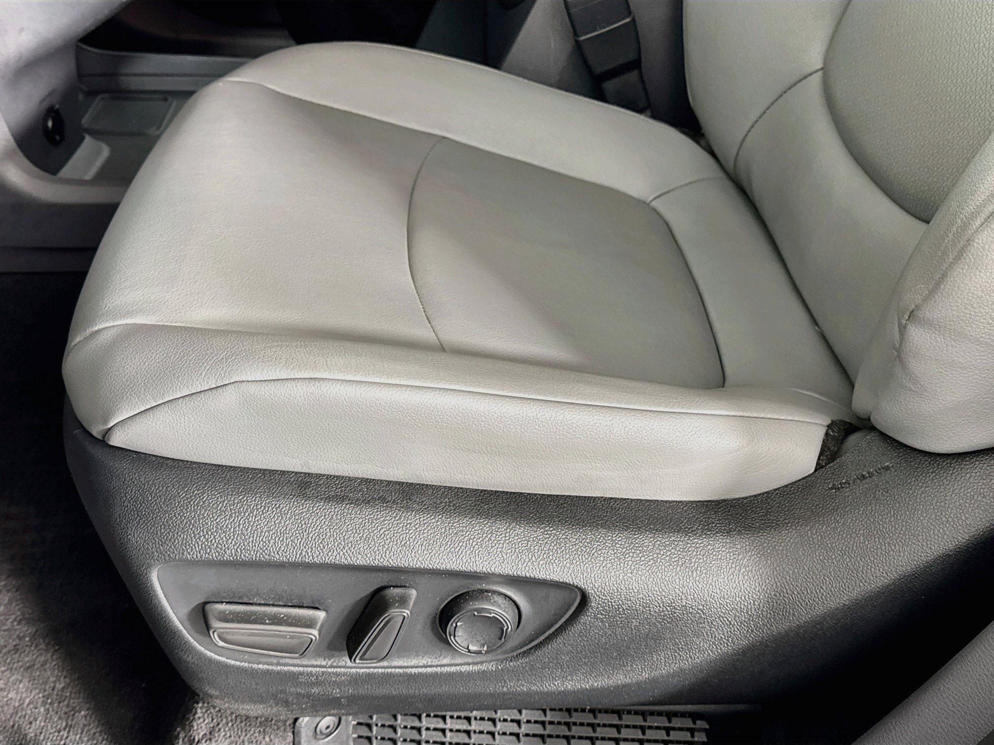 Used 2024 Toyota Sienna XLE w/ XLE Plus Package AWD/4WD image 19