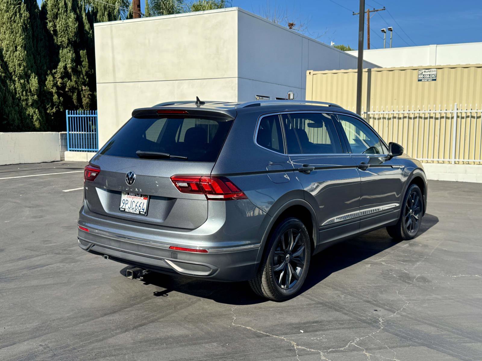 Used 2024 Volkswagen Tiguan SE w/ Panoramic Sunroof Package image 5