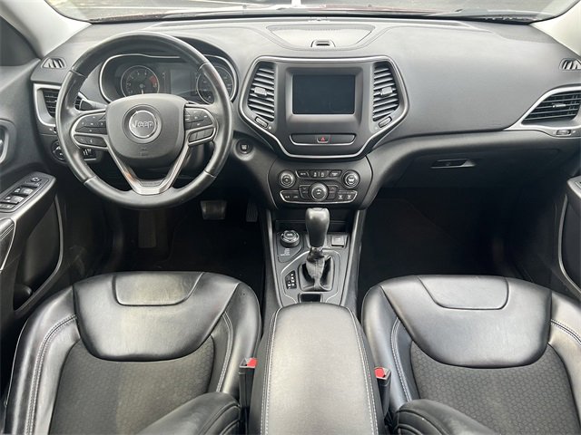 Used 2019 Jeep Cherokee Latitude Plus image 3