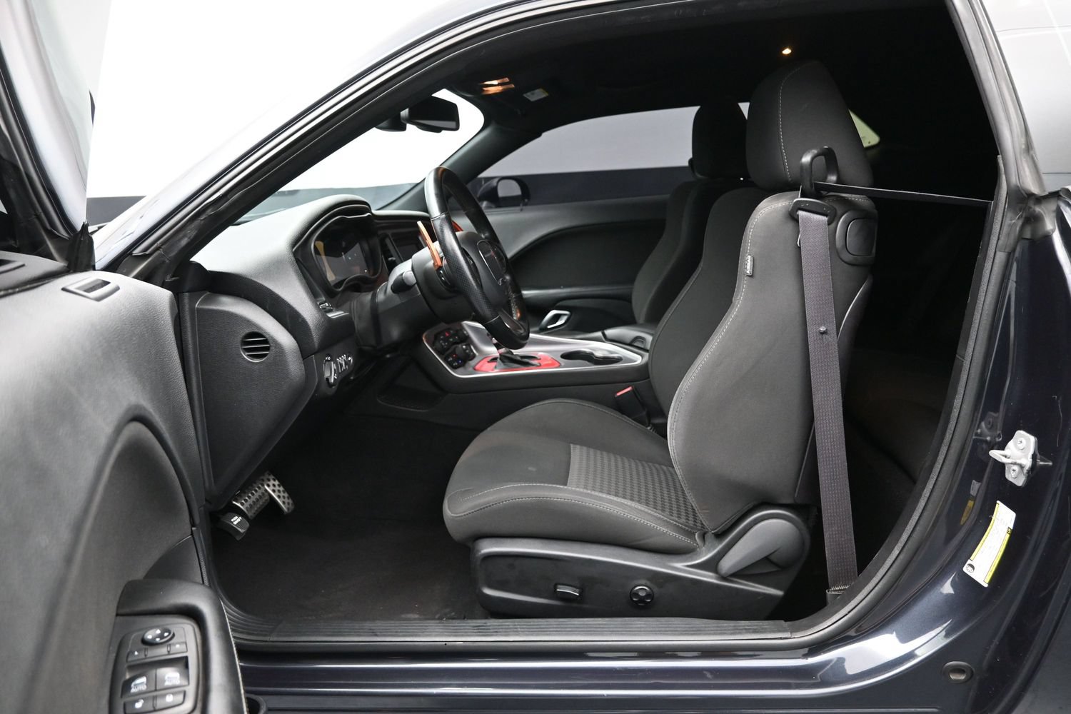 Used 2019 Dodge Challenger R/T w/ Driver Convenience Group RWD image 9