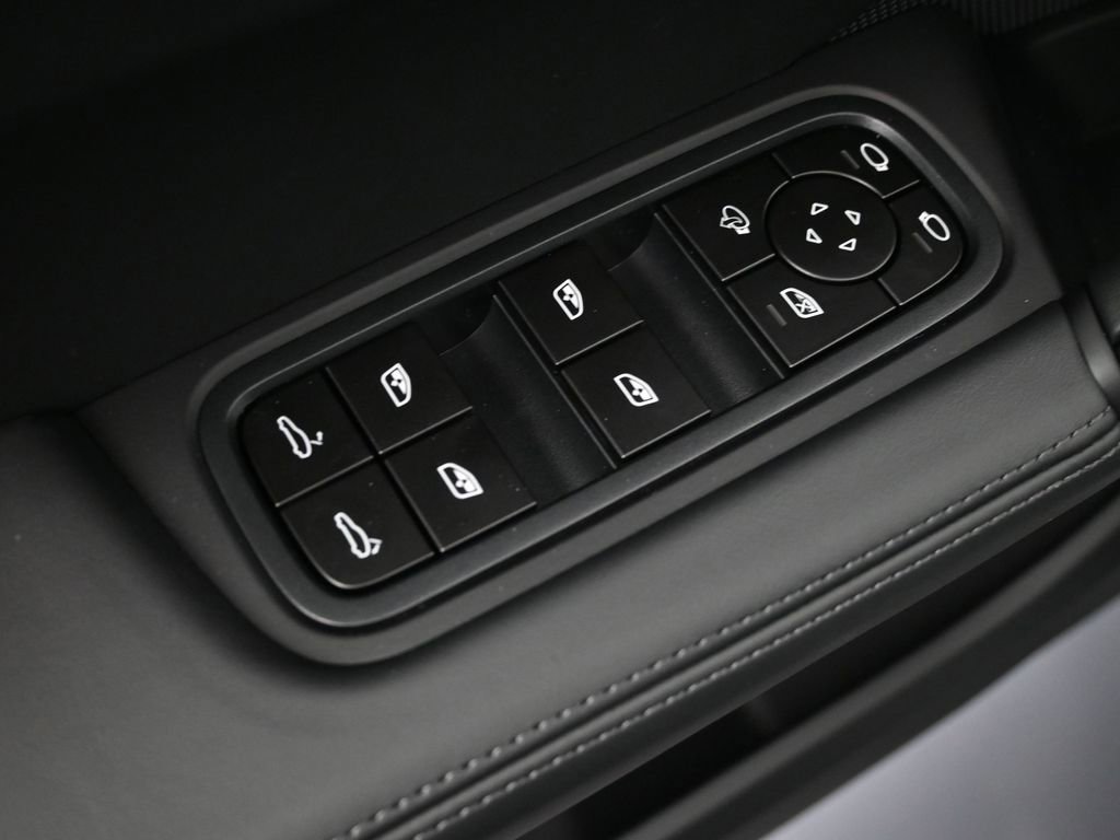 New 2026 Porsche Cayenne image 18