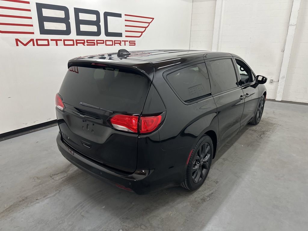 Used 2018 Chrysler Pacifica Touring Plus w/ S Appearance Package image 8