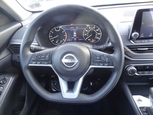 Used 2025 Nissan Altima 2.5 SV FWD image 12