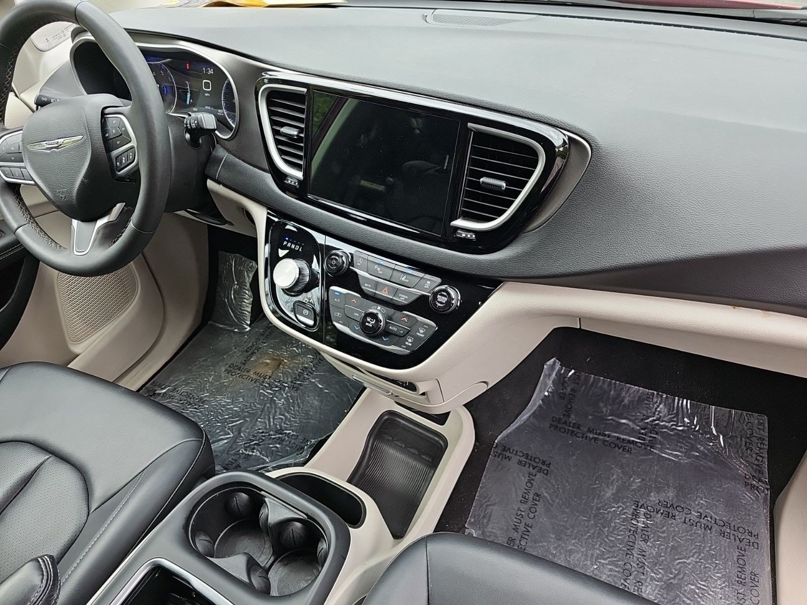 Used 2024 Chrysler Pacifica Touring-L FWD image 13