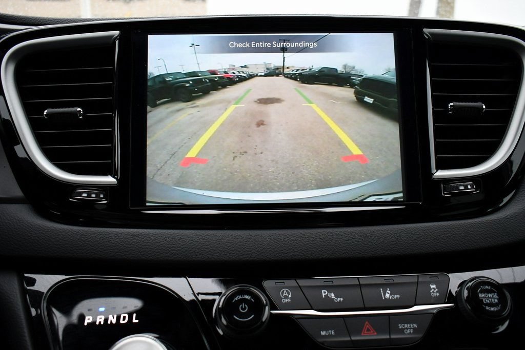 New 2026 Chrysler Voyager LX FWD image 20
