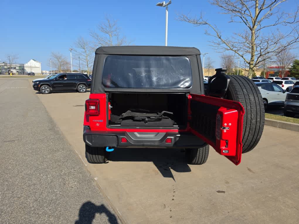 Used 2023 Jeep Wrangler Unlimited Sahara w/ Cold Weather Group AWD/4WD image 6