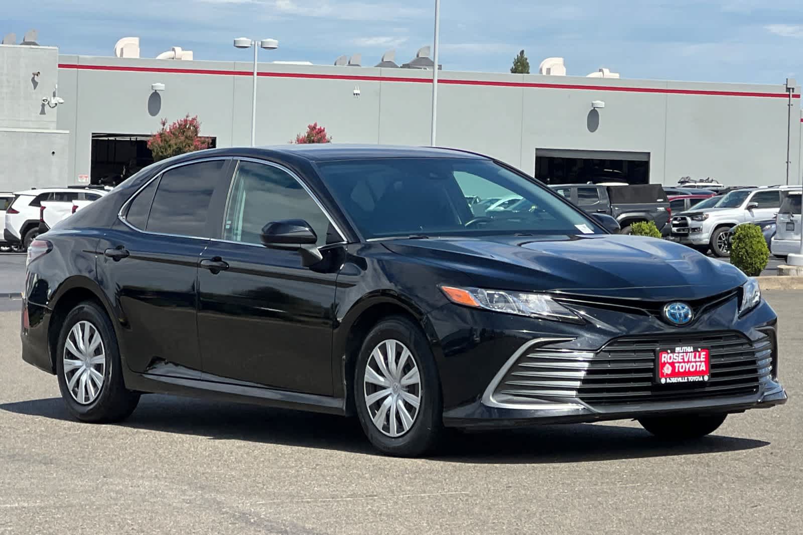 Used 2022 Toyota Camry LE FWD image 5