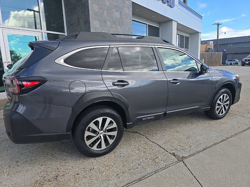 Used 2025 Subaru Outback Premium image 13