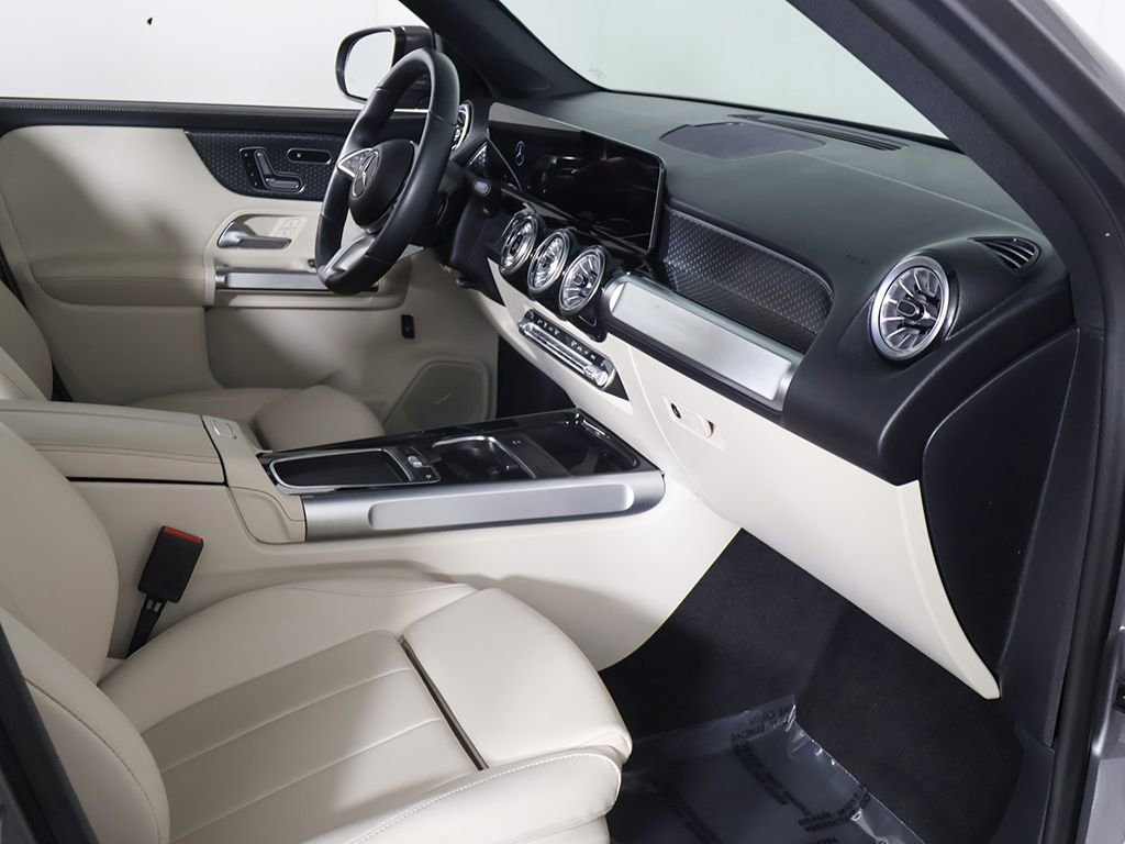 Used 2024 Mercedes-Benz GLB 250 4MATIC w/ Driver Assistance Package image 25