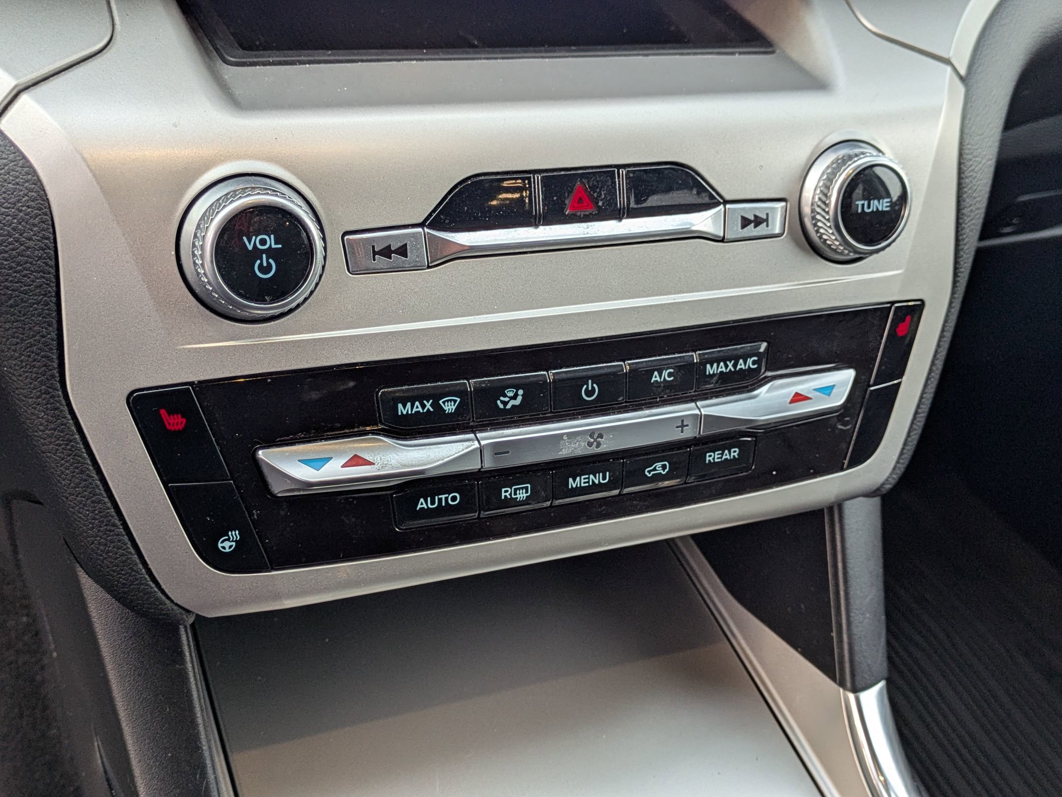 Certified 2022 Ford Explorer XLT w/ Equipment Group 202A image 24