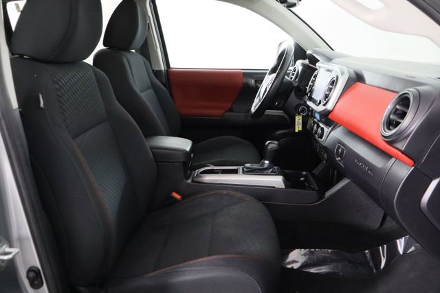 Used 2022 Toyota Tacoma SR5 w/ Technology Package RWD image 17