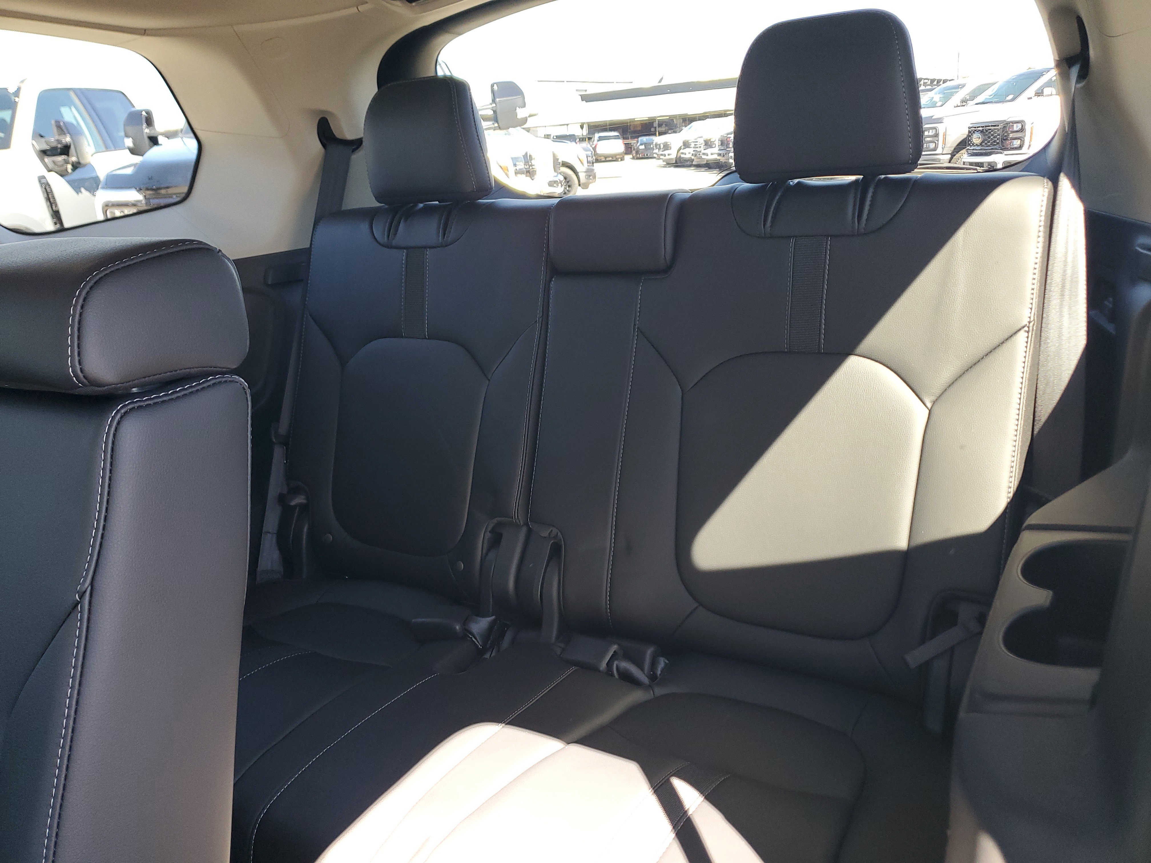 Used 2025 Honda Pilot EX-L image 14