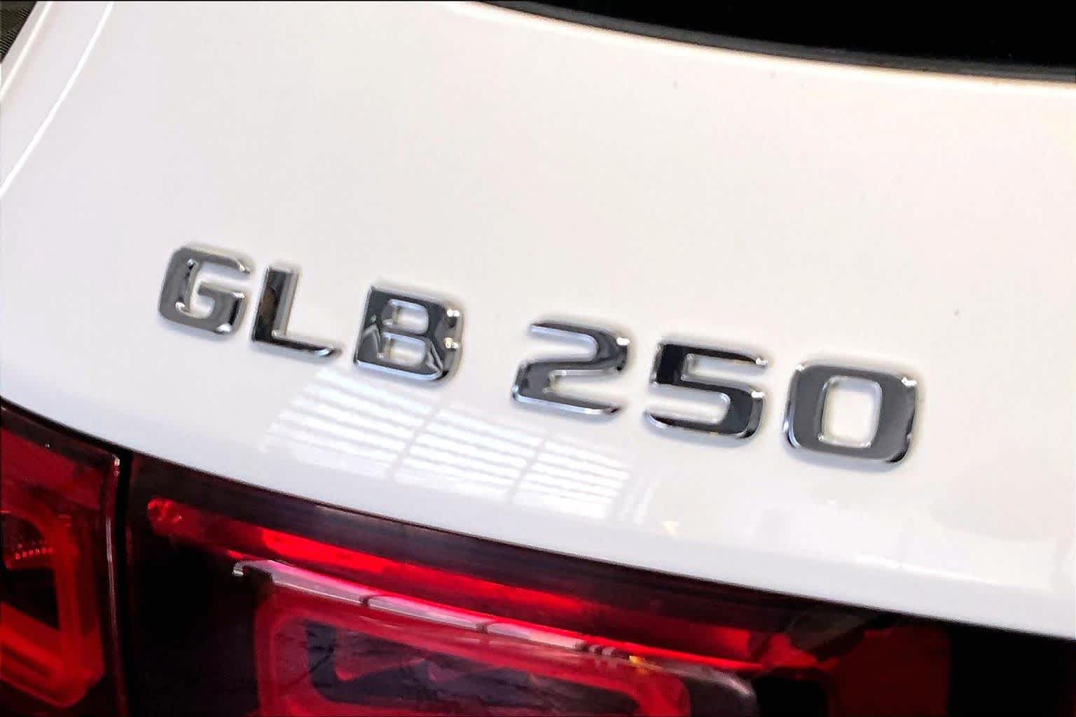 Used 2023 Mercedes-Benz GLB 250 4MATIC image 33