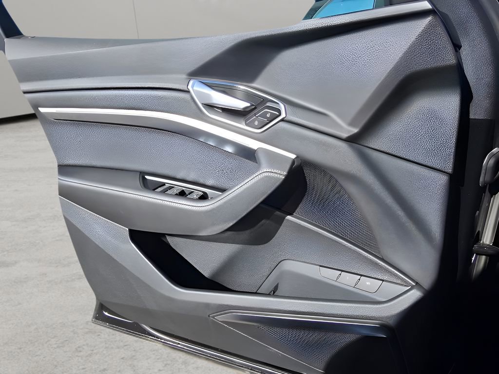 Used 2020 Audi e-tron Premium Plus image 17